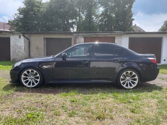 BMW E60 530D manuál - 3