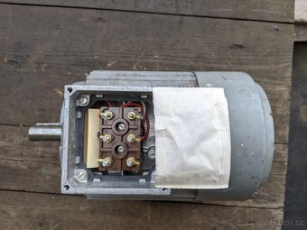 Elektromotor 0,37 kW, 910 ot/min - 3