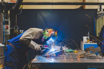 Obsluha lakovací linky v Červeném Kostelci - 3