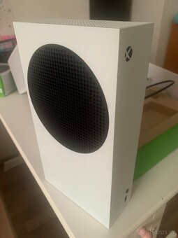 Xbox series S + ovladač fialový + 1tb ssd extension card - 3