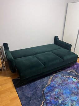 Sametově zelená sedačka - 3