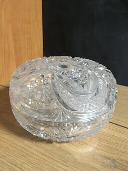 Broušená dóza s víkem - 3