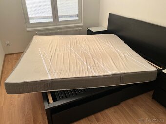 Manželská postel MALM 180x200, šuplíky a noční stolky - 3