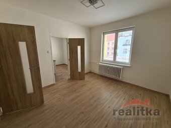 Pronájem hezkého bytu 2+1 s balkónem a parkováním, Opava, ul - 3