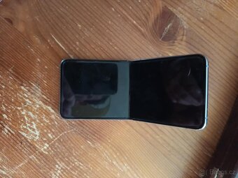 Samsung galaxy Zflip4 - 3