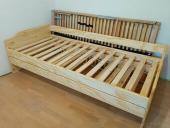 Prodám rozkládací postel pro 3 z masivu + 2 matrace - 3