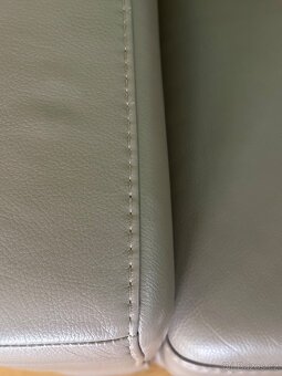 Kožená pohovka a křeslo - 3