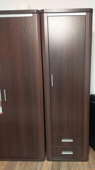 Šatní skříně a komoda - 3
