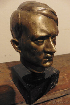 Busta Adolfa Hitlera na mramorovém podstavci - 3