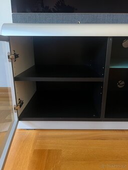 Stolek pod TV - 3