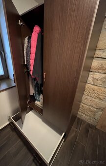 Prodám velkou šatní skříň - 3