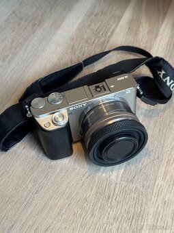 Sony Alpha a6000 + 16-50 mm + příslušenství - 3