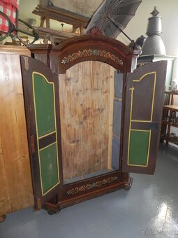 Stará malovaná skříň - 3