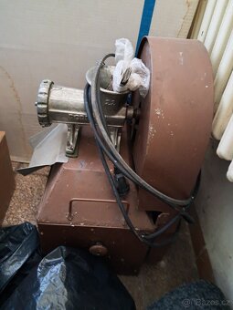 Mlýnek na maso na 220V - 3