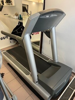 Prodám profesionální běžecký pás Life Fitness 95Ti - 3
