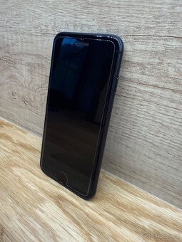 Iphone SE 2020, 256GB, černý - 3