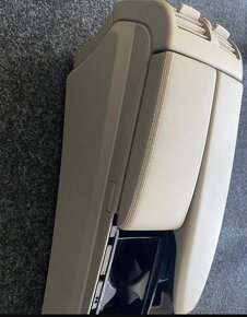 Mercedes Benz Interiér W212 - 3