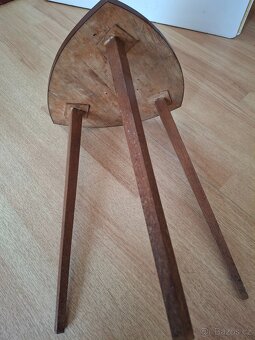atypická retro trojnožka - 3