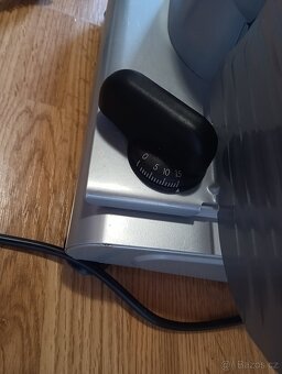 ELEKTRICKÝ KRÁJEČ POTRAVIN GORENJE R 506 E - 3