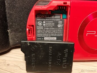 PlayStation PSP 2000 Red - 3