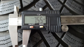 Zánovní zimní pneu Hankook 205/55/17 XL, DOT2924 - 3