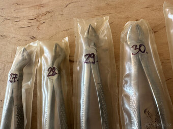 NEPOUŽITÉ zubařské extrakční kleště CHIRANA 2 - 3