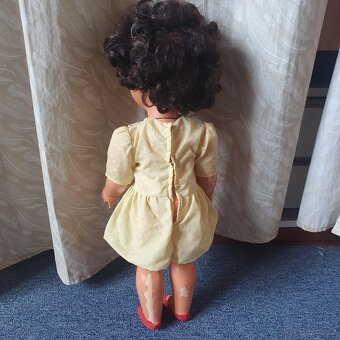 Stará panenka brečící. mrkací , chodící HAMIRO z 60 -70 let - 3