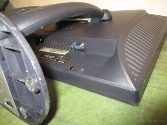 Malý LCD monitor DELL 15 palců, 4:3, 1024x768 - 3