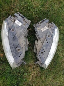 VW Passat B6  originální světla xenony - 3