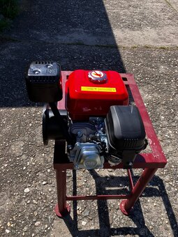 MF-70 čtyřtaktní motor 7 PS s ručním + el. starterem - 3