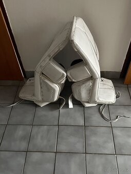 Prodám betony bauer x5 pro int velikost L - 3