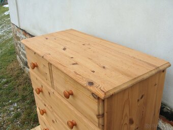 Masivní dřevěná komoda - 3