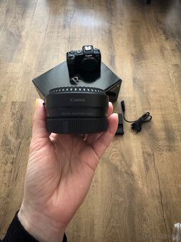 Canon EOS RP s adaptérem EF-EOS R - 3