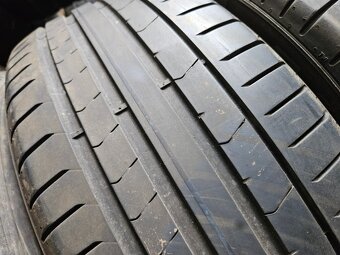 235/50R19 - 3