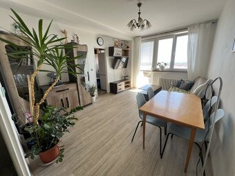 Prodej bytu 3+1, 80m2, lodžie 12m2, zděné jádro, Pardubice-D - 3