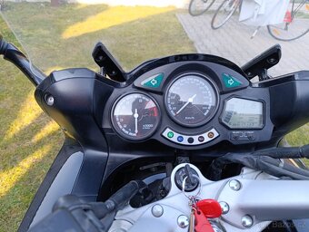 Cestovní motorka Yamaha FJR 1300 - 3