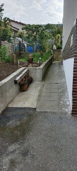 Prodej dvougeneračního řadového rodinného domu - 3