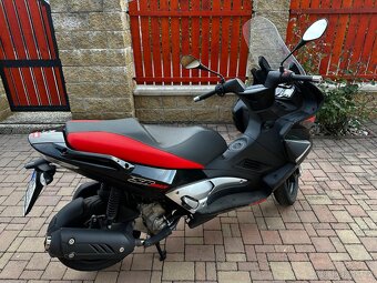 Aprilia SR Max 300 pouze 8000 km - 3