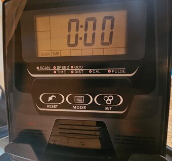 Eliptický trenažér TRINFIT Monta C250 + podložka - 3