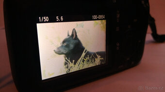 CANON EOS 4000D a objektiv 18-55 mm III - - 3