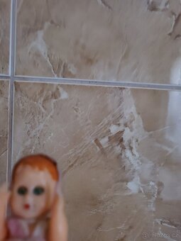 Mrkající panenka malá - 3