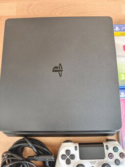PlayStation 4 Slim 500GB + Ovladač+ 2 Hry - 3