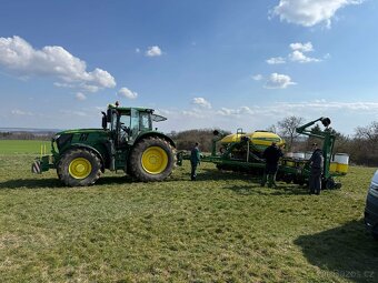 12 řádkový secí   stroj  john  deere1770NT - 3