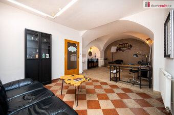 K pronájmu, vybavený tetovací salón (39 m2), centrum města Č - 3