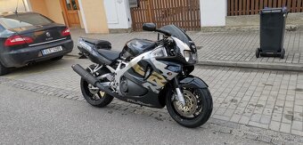 Honda CBR 900 RR FIREBLADE sc33 - 3