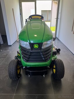 Zahradní traktor John Deere - 3