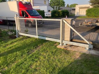 Samonosná brána výška 125cm výplň 3D pletivo - 3