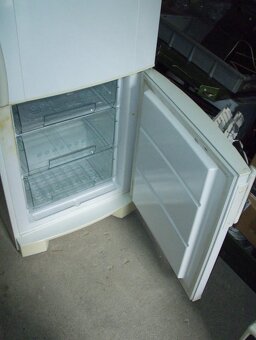 VELKÁ LEDNICE S MRAZÁKEM ELECTROLUX - 3