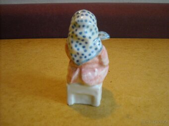 Starožitná porcelánová figurka - 3
