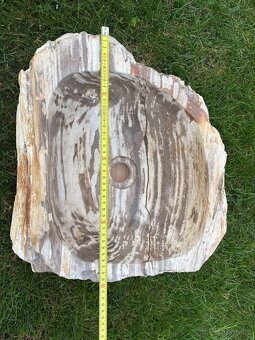 Umyvadlo ze zkamenělého dřeva - 3